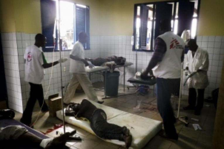 La Côte d'Ivoire est entrée dans une nouvelle spirale de violence mettant en péril l'accès aux soins pour les populations ce qui inquiète Médecins Sans Frontières (MSF).
