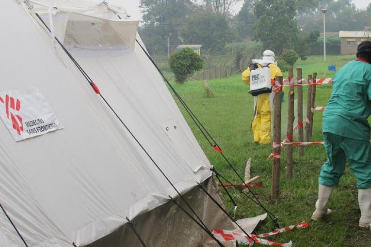 Photo d'une précédente épidémie d'Ebola prise en charge par MSF en Ouganda en 2012.