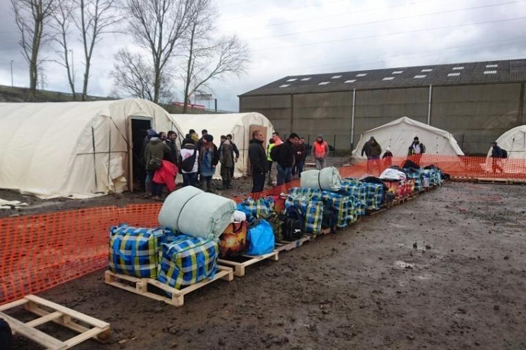 Les migrants s'installant dans le nouveau camp de la Linière le 7 mars 2016 Raphaël Etcheberry/MSF