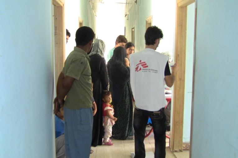 Triage des patients avant la consultation médicale dans le camp de Baharka Kurdistan