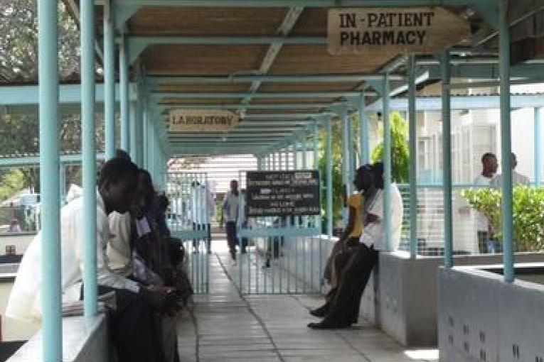 Une nouvelle étude réalisée par MSF montre que la moitié des patients atteints du SIDA et hospitalisés à Homa Bay au Kenya se trouvent en situation d’échec thérapeutique. Alors que le nombre de patients mis sous traitement antirétroviral doit a