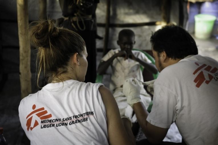 MSF continue de fournir des soins médicaux dans deux camps de réfugiés à Jamam et Doro dans l’état du Nil Supérieur qui abritent aujourd’hui près de 90 000 réfugiés qui ont fuit les violences au Soudan dans l’état du Nil Bleu au nord de la