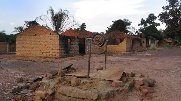 Les puits ont dû être fermés pour éviter que l'on y jette des cadavres.
 © Lali Cambra/MSF