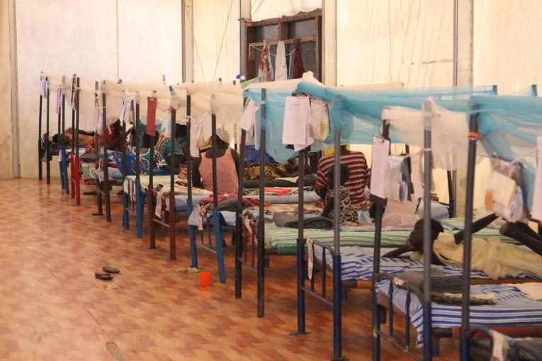 Médecins Sans Frontières gère un hôpital de 40 lits dans le site de protection des civils de Malakal.&nbsp;
 © Philippe Carr/MSF