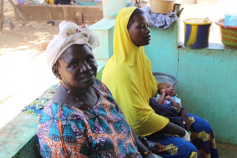 Adama et sa fille Mariam. 2018. Mali.
 © Pape Cire Kane/MSF