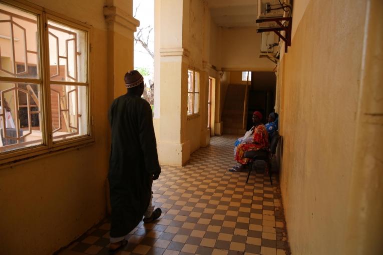 Le service d'hémato-oncologie de l'hôpital du Point G à Bamako dans lequel les équipes de Médecins Sans Frontières travaillent depuis 2018. Mali. 2019.&nbsp;
 © MSF/Mohammad Ghannam