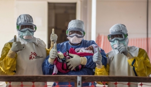 Nubia dernier cas d'Ebola connu en Guinée est sortie guérie du centre MSF de Conakry le 18 novembre 2015. Tommy Trenchard
