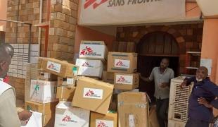 Depuis le mois de mai, MSF a fait don de matériel médical, de médicaments et de kits pédiatriques à l'hôpital Al Rahji dans la localité d'Umbada, dans l'État de Khartoum. 