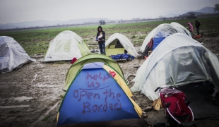 Idomeni frontière entre la Grèce et la Macédoine. 12000 migrants sont massés depuis la fermeture de la frontière en attente d'un accord entre l'Europe et la Turquie (qui a eu lieu 18 mars 2016).