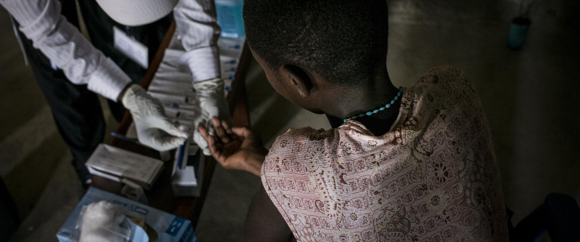 Dans et autour du centre de santé pour les adolescents de Kawte, MSF fournit des tests ambulatoires et en porte-à-porte pour le VIH.