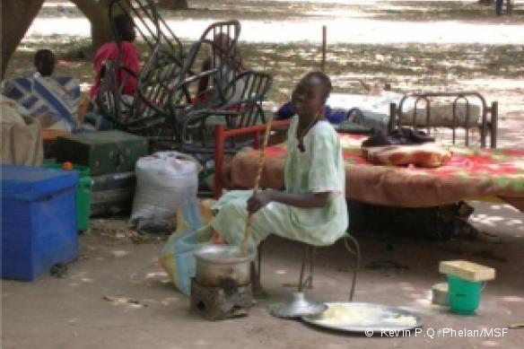 Akueam, au Sud Soudan, avril 2006. Après des années de déplacements, des familles retournent dans le Sud.