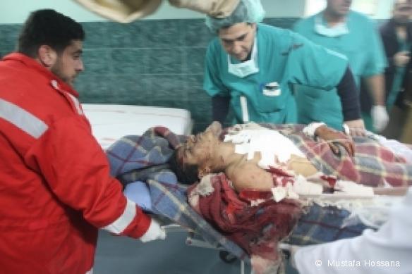 Gaza ville, 4 janvier 2008. Arrivée des blessés à l'hôpital Al Shifa.