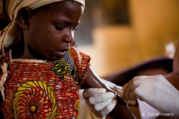 Niger, avril 2009. MSF vaccine contre la méningite.
