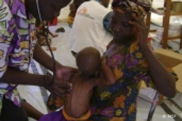 Centre nutritionnel MSF de Boda, août 2009.