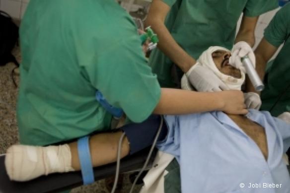 Bloc opératoire de l'hôpital MSF de Dargai, septembre 2009.