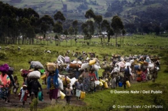 Nord Kivu, 27 octobre 2008. Des dizaines de milliers de personnes sont jetées sur les routes.