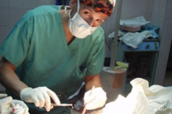 Tim, chirurgien MSF à l'hôpital Ayurvedic de Pompaimadhu, nord du Sri Lanka.