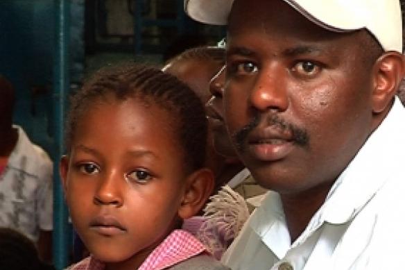 Samuel, pasteur, est le papa d'une petite fille âgée de huit ans et atteinte du sida.