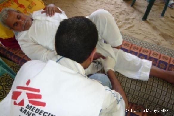 Gaza, juillet 2009. Soins post-opératoires à domicile.