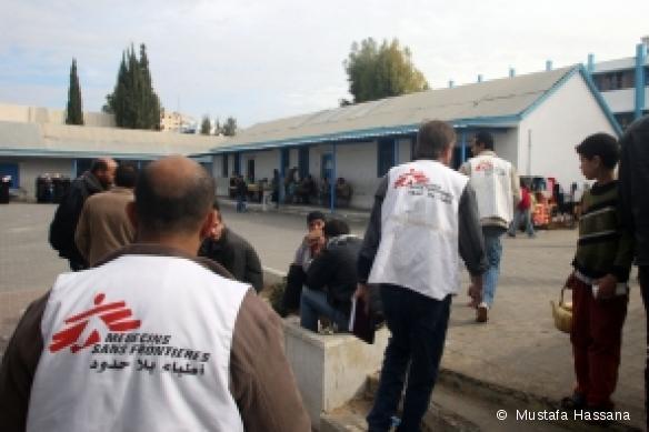 Les équipes MSF présentes à Gaza, 3 expatriés et près de 70 Palestiniens, tentent depuis le début de l'offensive de soulager les structures hospitalières palestiniennes.
