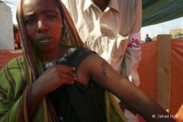 MSF a pris en charge 3 700 personnes blessées depuis début 2008 à l'hôpital de Daynille, banlieue de Mogadiscio. Plus de la moitié sont des femmes et des enfants.  