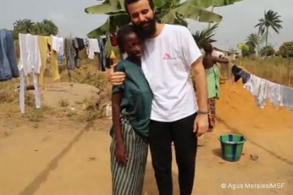 Adama rentre chez elle après avoir survécu au virus Ebola, mais elle a perdu l'enfant qu'elle portait.