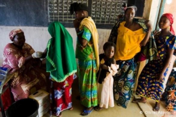 Niger, avril 2009. Les équipes MSF travaillent en étroite collaboration avec le ministère de la Santé pour limiter la propagation de l'épidémie et soigner les malades.