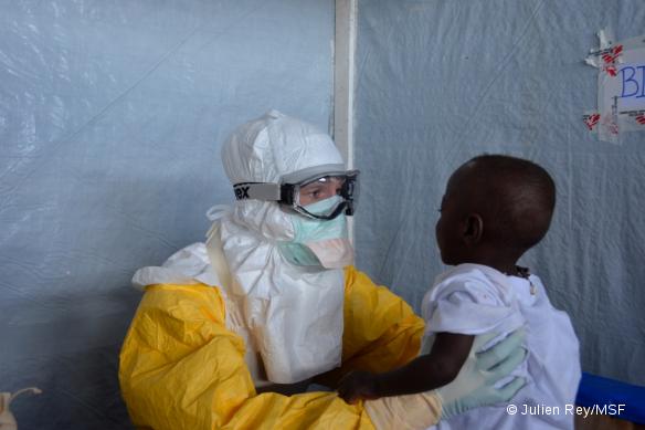 « Le plus difficile, ce sont les enfants. Anxieux à leur arrivée, leur peur s’intensifie dans le centre en voyant les autres patients. »