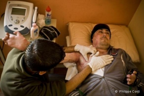 La plupart des patients soignés dans le projet chirurgical d'Amman présentent des blessures extrêmement complexes, souvent infectées, qui nécessitent plusieurs opérations de chirurgie réparatrice et plusieurs semaines d'hospitalisation.