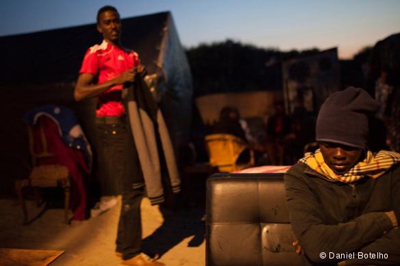 Des réfugiés dans la Jungle de Calais, dans le nord de la France.