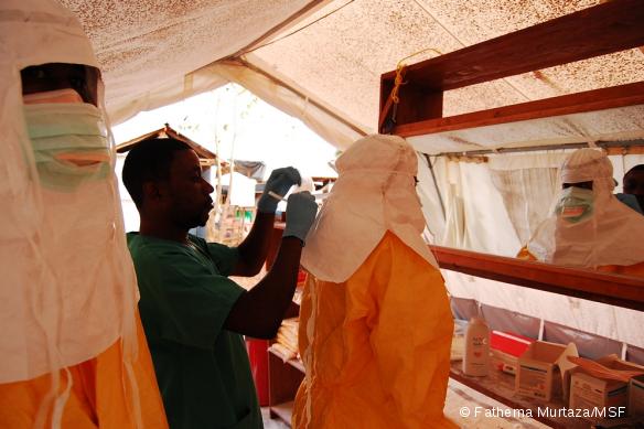 Centre de traitement d'Ebola à Kailahun, Sierra Leone, octobre 2014.