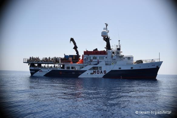 MSF et le MOAS ont lancé le 2 mai une opération commune de recherche, de sauvetage et d'aide médicale en Méditerranée centrale, entre l'Afrique et l'Europe. L'opération se déroulera de mai à octobre, où il est attendu que des milliers de migrants risquent leur vie pour trouver refuge en Europe.