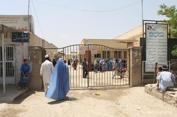 Entrée de l'hôpital Ahmed Shah Baba, Kaboul - Juin 2010