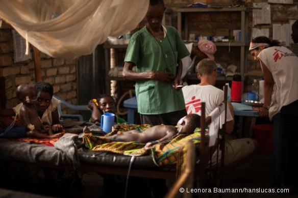 Centre de traitement rougeole de l'hôpital général de référence de Mulongo, Katanga, RDC. Septembre 2015.