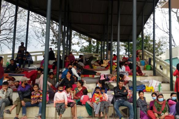 Le camp de Tundikhel, dans le centre de Katmandou, abrite actuellement des milliers de personnes, dont la plupart ont perdu leur habitation.