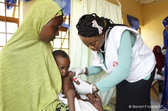 MSF prend en charge des enfants malnutris dans le camp de Bolori 2, à Maïduguri, capitale de l'Etat de Borno. Juillet 2016.
