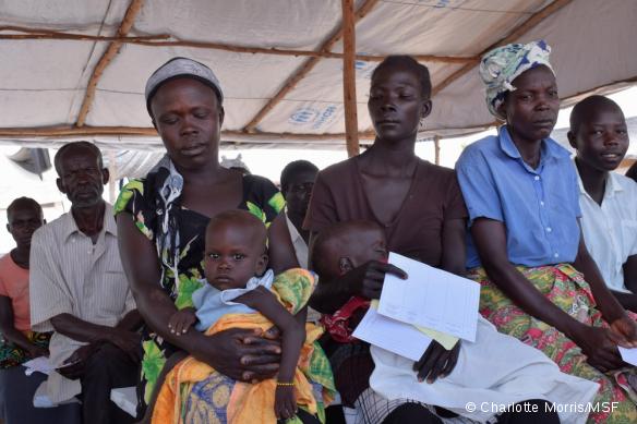 Des patients à la policlinique de MSF dans le camp de réfugiés sud-soudanais de Bidi Bidi, en octobre 2016.