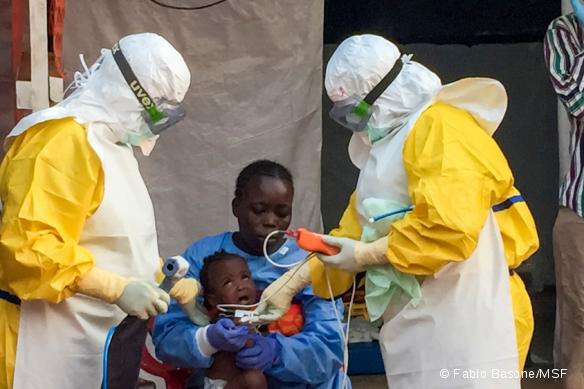 Jariatu est une ancienne patiente de MSF et a survécu à Ebola à Freetown, en Sierra Leone. Elle fait maintenant partie de l'équipe de prise en charge des jeunes enfants séparés de leur famille. Février 2015