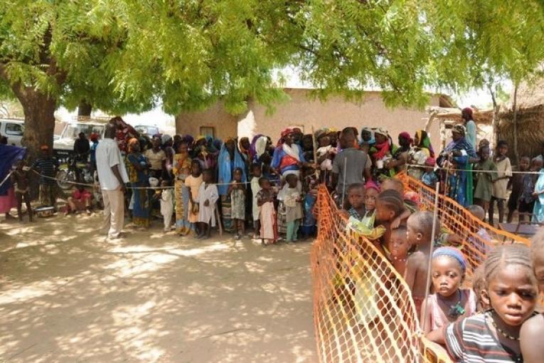 Diaporama sonore en anglais : le Docteur Cathy Hewison référente médicale et Marie Noelle Rodrigue directrice adjointe des opérations parlent de la campagne de vaccination lancée par MSF contre la méningite.
Avril 2009 au Niger. Guillaume Ratel