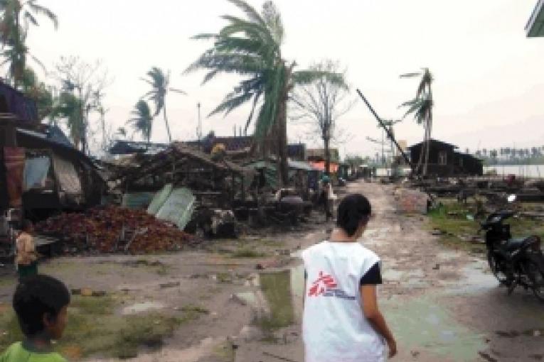 Rangoun  Paris le 16 mai 2008. 14 jours après le passage du Cyclone Nargis sur le Myanmar (Birmanie) les besoins dans le Delta de l’Irrawady restent immenses. MSF appelle le gouvernement du Myanmar à permettre une augmentation immédiate de l’aide h