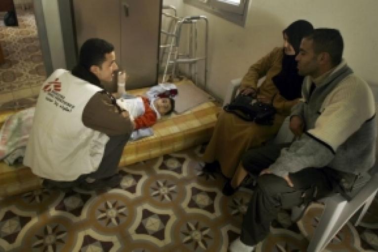 Le 18 janvier 2009 soit 22 jours apres le début de l'offensive israélienne l'arret des bombardements a permis a MSF de renforcer ses activités medicales dans la bande de Gaza.