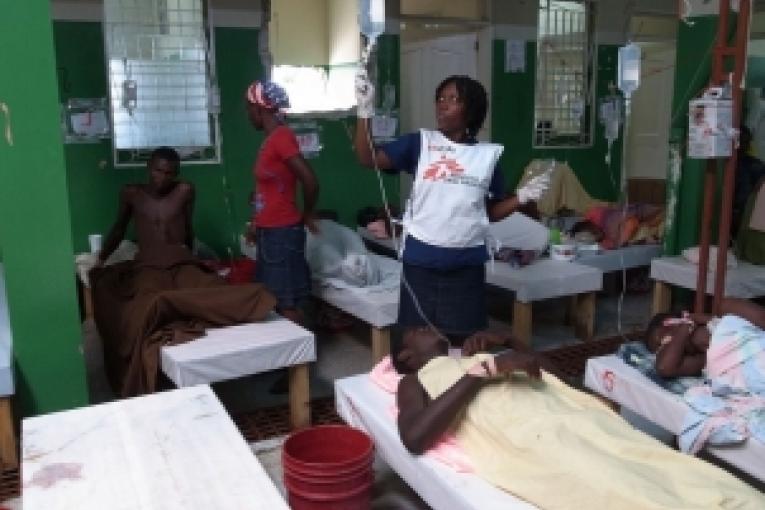 Au cours des trois derniers jours à Port au Prince en Haïti Médecins Sans Frontières (MSF) a traité plus de 200 personnes atteintes de diarrhée sévère un symptôme clinique du choléra en collaboration avec le ministère de la Santé.