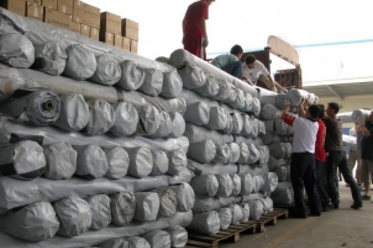 Des tentes MSF sont stockées en vue de leur distribution Sichuan 23 mai 2008.