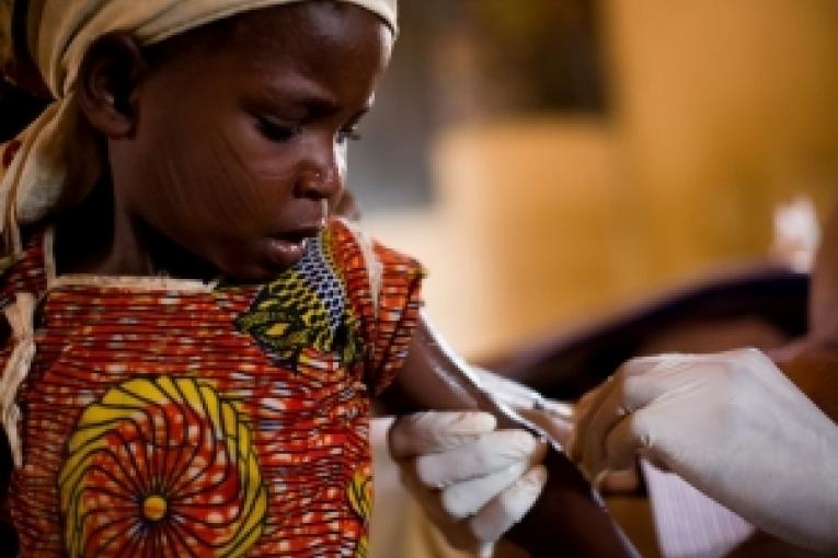 Niger avril 2009. MSF vaccine contre la méningite.