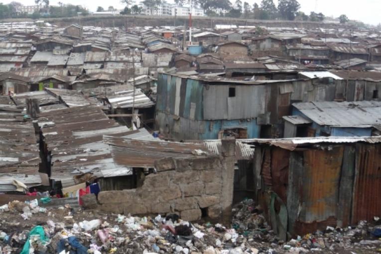 Mathare est un des plus gros bidonvilles du Kenya. Situé au Nord est de Nairobi la capitale on estime qu'il sert de refuge à une population estimée entre 300 000 et 450 000 personnes.
 Julie Damond / MSF