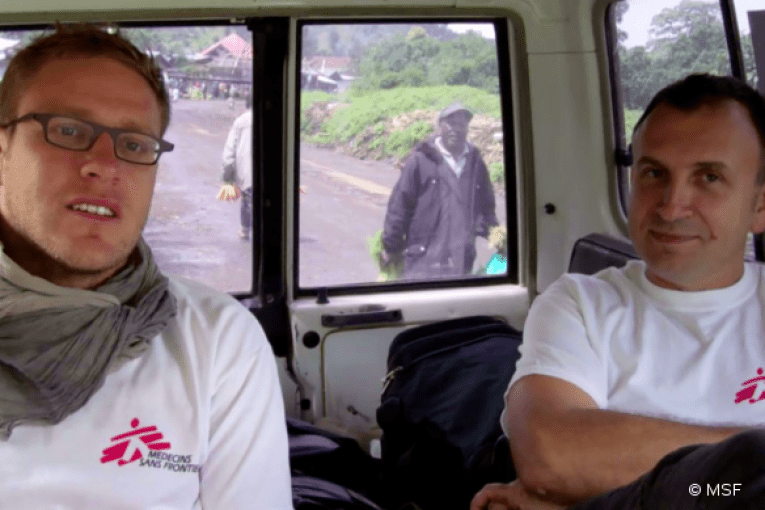 Alex et Fred, un anesthésiste et un chirurgien en première mission avec MSF en République démocratique du Congo - Octobre 2011 © MSF