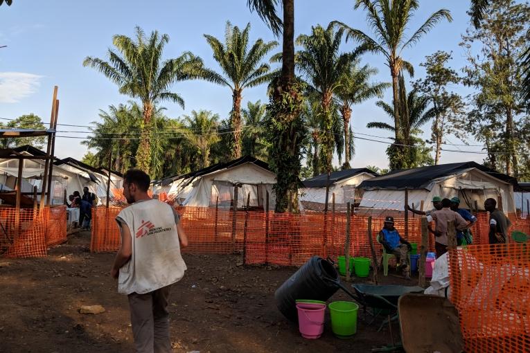 Centre de traitement d'Ebola ouvert par MSF à Mangina en RDC. 