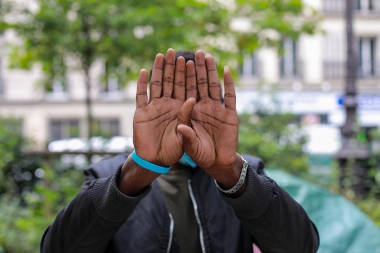 Un des jeunes présents sur le campement