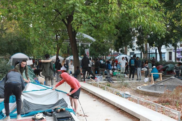 Démantèlement du camp dans le square Jules Ferry, 11ème arrondissement  de Paris, le 4 août 2020.