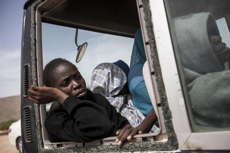 Migrante en attente de transfert en Libye